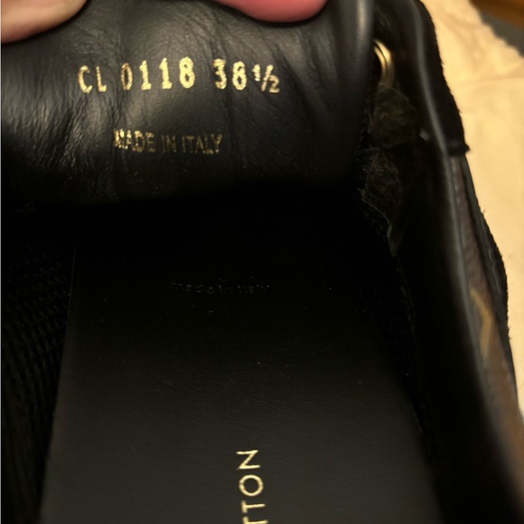 LOUIS VUITTON RUN AWAY SNEAKERS excellent condition . Size 38 1/2 - Picture 4 of 13